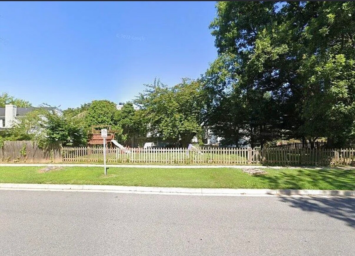 Building Photo - 12907 Alderleaf Dr