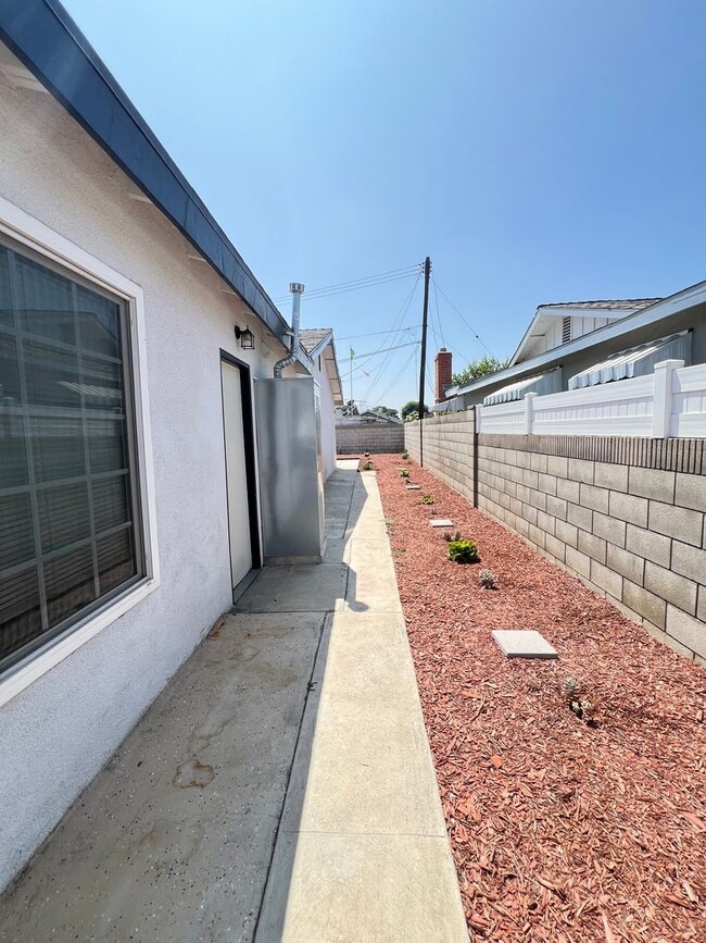 Building Photo - Charming 3 bed/ 2 bath home in El Monte!!