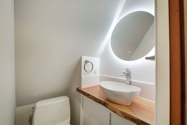 Building Photo - 5Bd/2.5Ba Redmond House