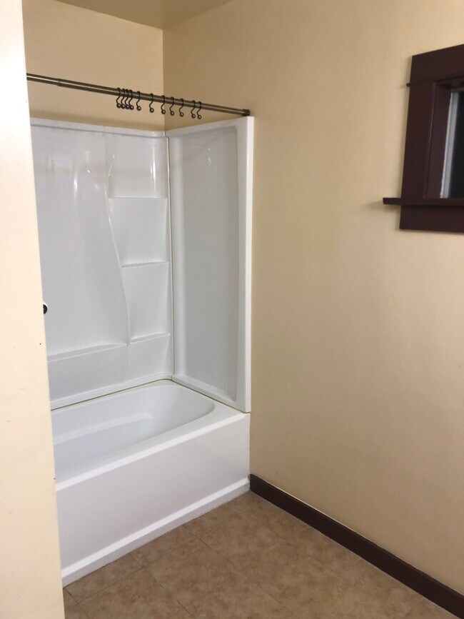 Bathroom - 214 Valle Vista Ave