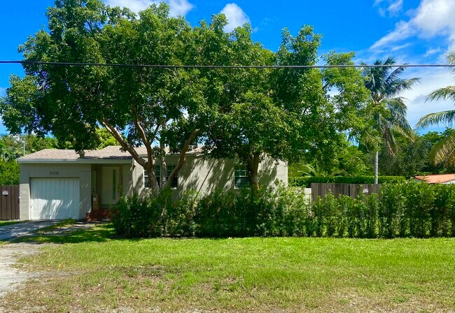 Primary Photo - 12215 NE 10th Ave