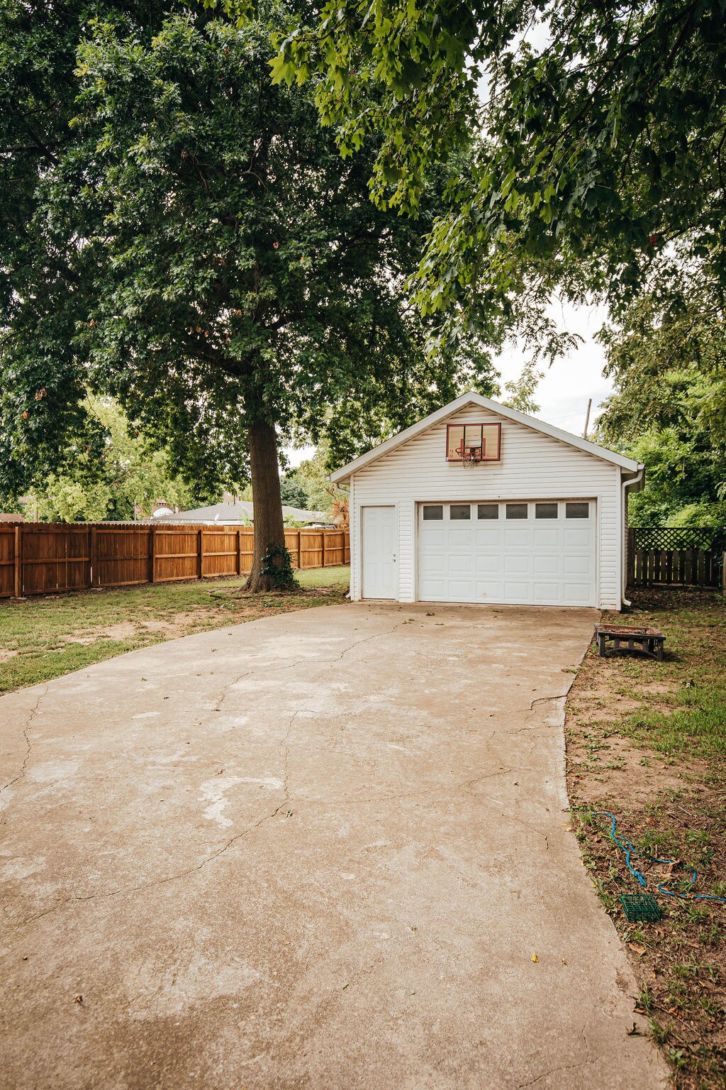 Building Photo - 1335 E Cherry St