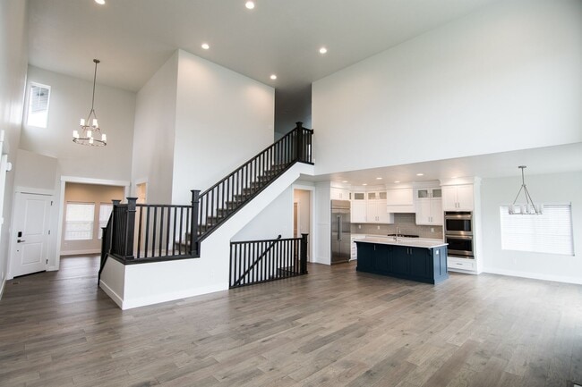 Building Photo - Gorgeous 2-Story Home In a Gated Community!