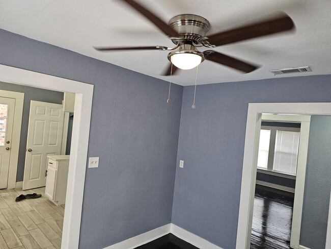 Building Photo - 2 bedroom house for rent in Downtown Killeen