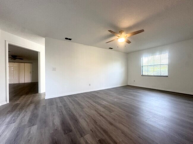 Building Photo - 107 Maplewood Dr