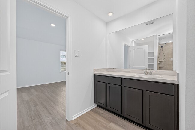 Building Photo - 14556 Lily Plns Dr