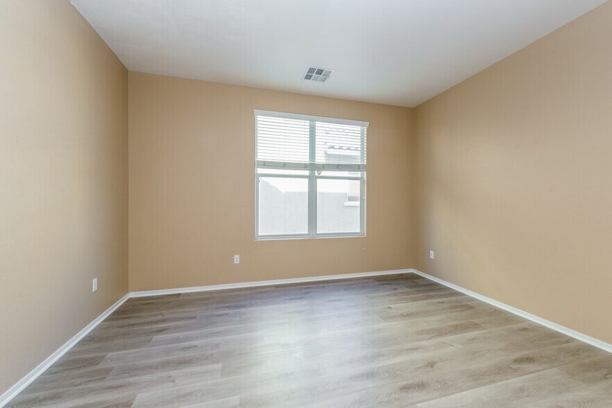 Building Photo - 2613 E Cliff Lodge Ave