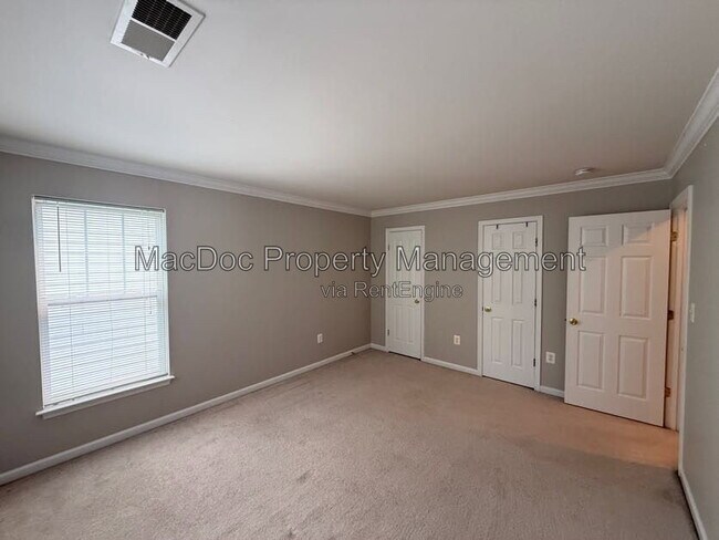 Building Photo - 1404 Graham Dr