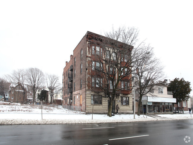 Primary Photo - 292 W Main St