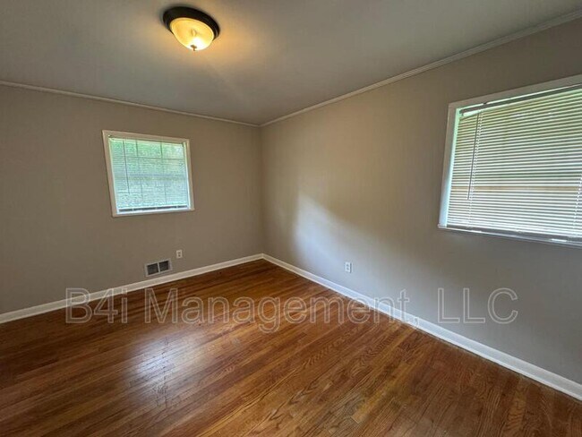 Building Photo - 454 Clara Dr