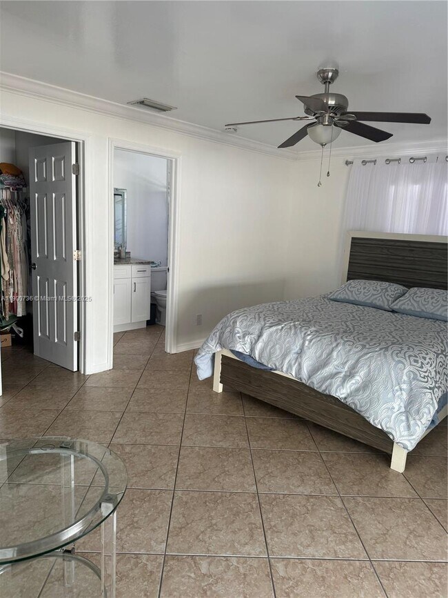 Building Photo - 609 SE 2nd St