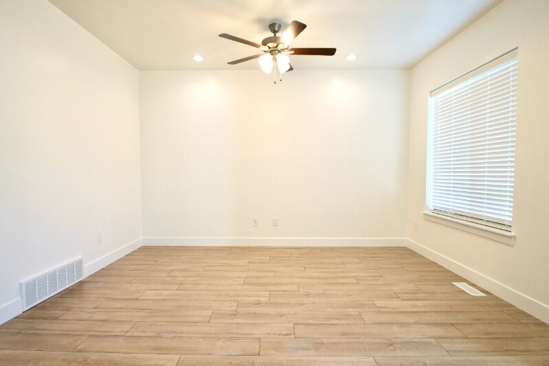 Building Photo - 1560 N 3950 W
