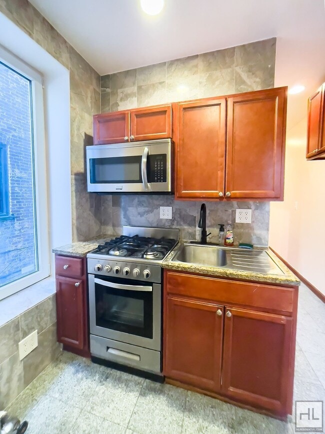 Building Photo - HURON STREET / Greenpoint Brooklyn / Spaci...