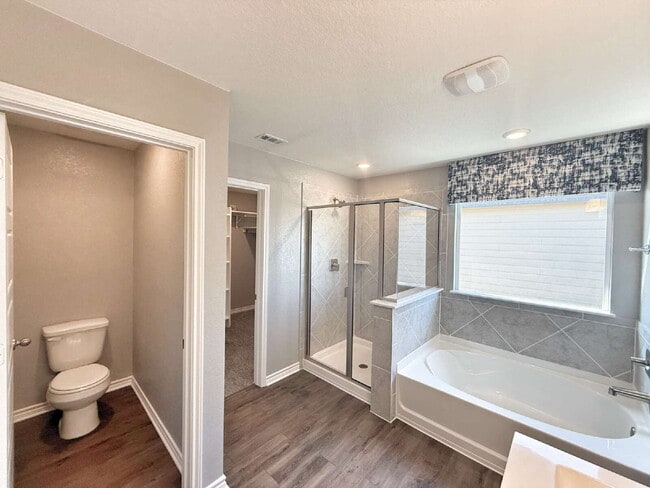 Building Photo - Immaculate Two Story Home in Legend Point ...