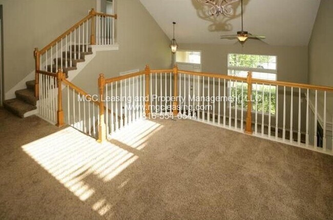 Building Photo - Single-Family Home in Oak Ridge Meadows in Lee's Summit - Move in ready!