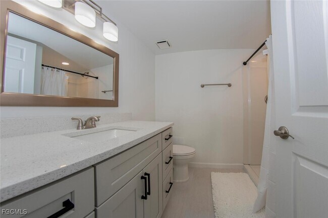 Building Photo - 16007 Davis Rd