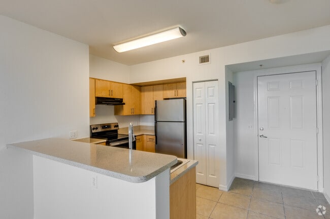 2BR, 2BA - 809SF - Kitchen - Brownsville Village