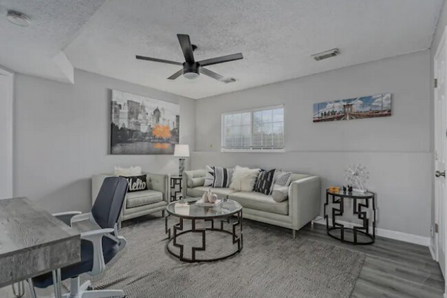 Building Photo - Merriam 4 plex