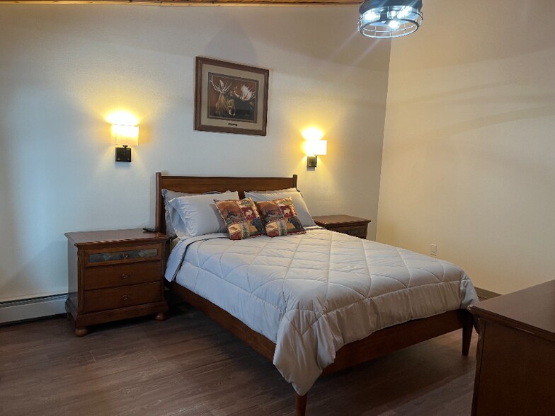 Building Photo - 2301 Lincoln