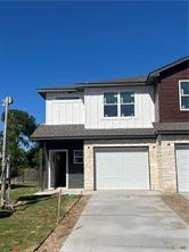 Building Photo - Move in ready!! Newly constructed Belton townhomes!