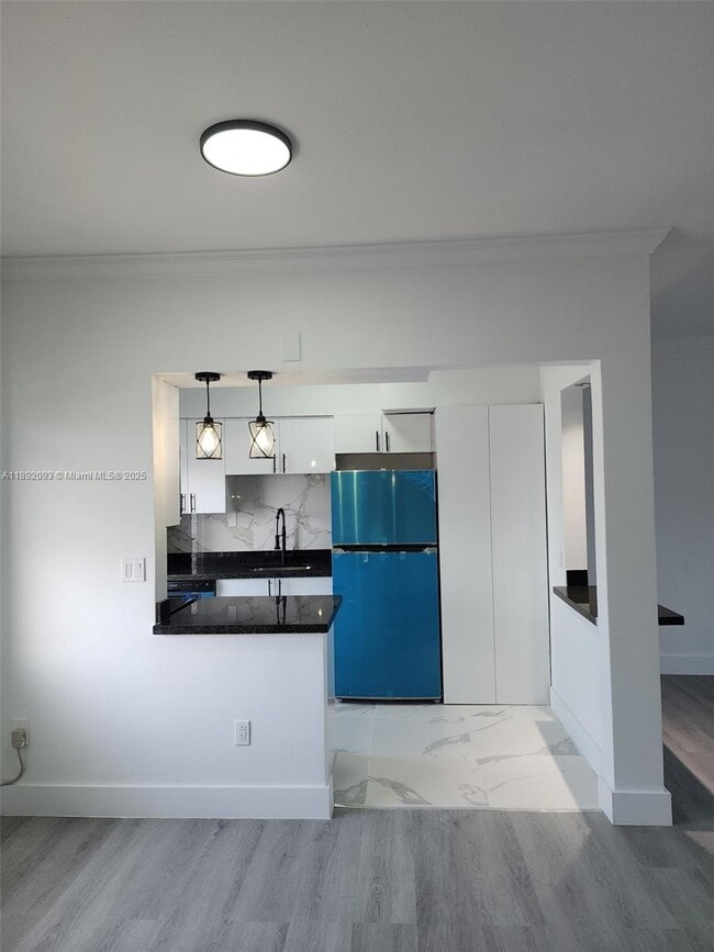 Building Photo - 2101 Normandy Dr