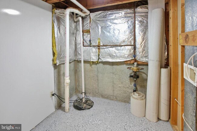 Building Photo - 890 Bayridge Dr