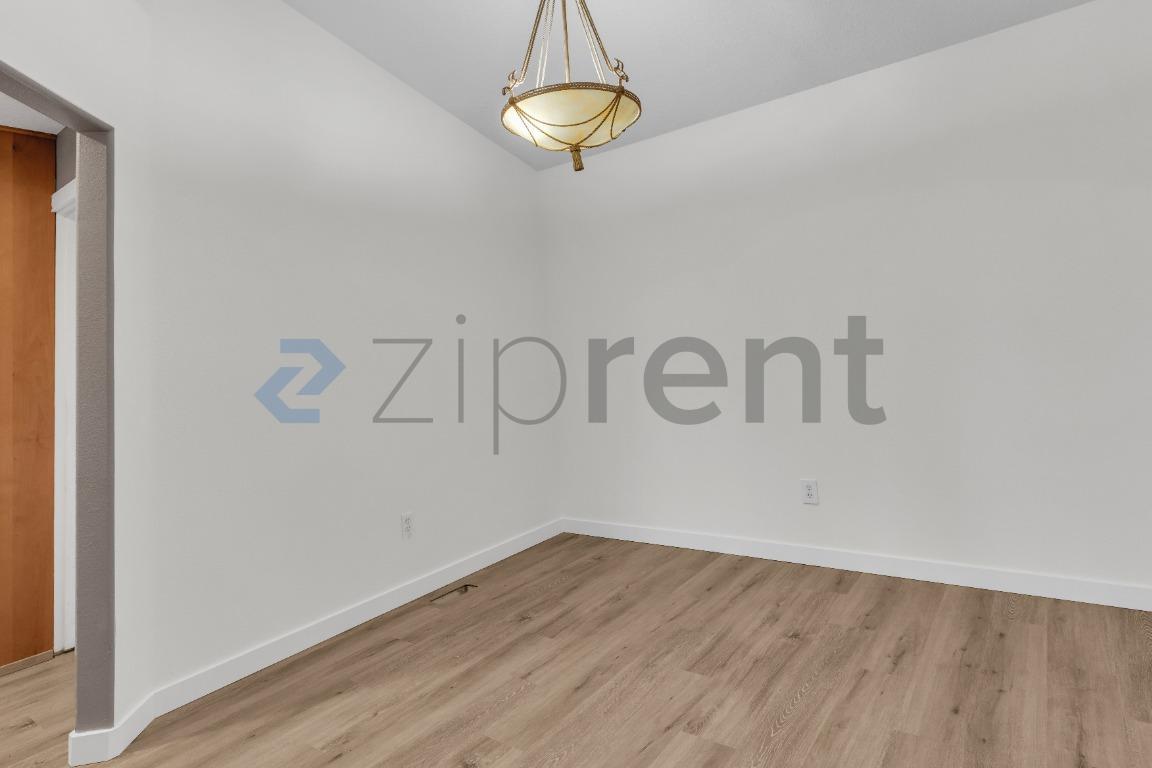 Building Photo - 9904 NE 27th Ct