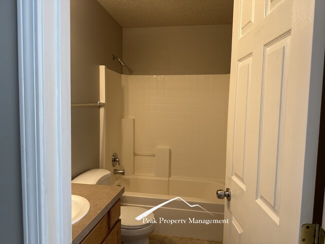 Building Photo - 2524 Colfax Dr
