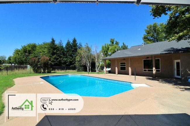 Building Photo - 4750 Pheasant Dr