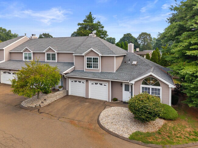 Primary Photo - 96 Jones Hill Rd