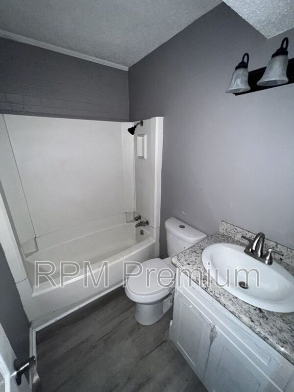 Building Photo - 3350 LA-1