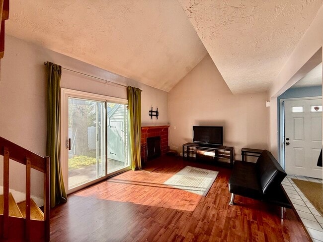 Building Photo - 197 Lake St