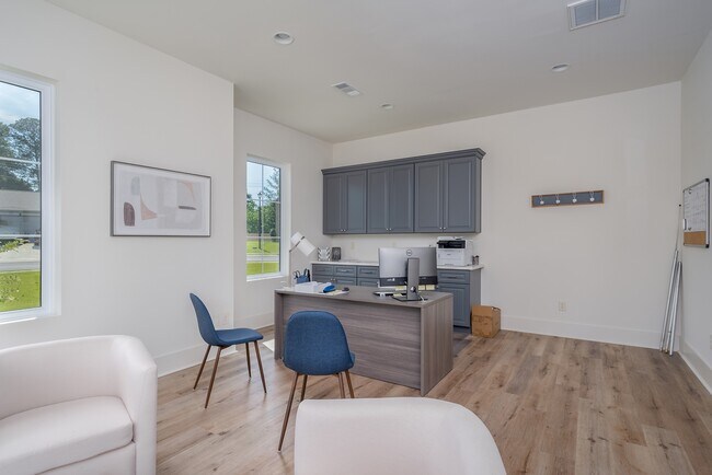 Building Photo - 820 Stonebrook Ln