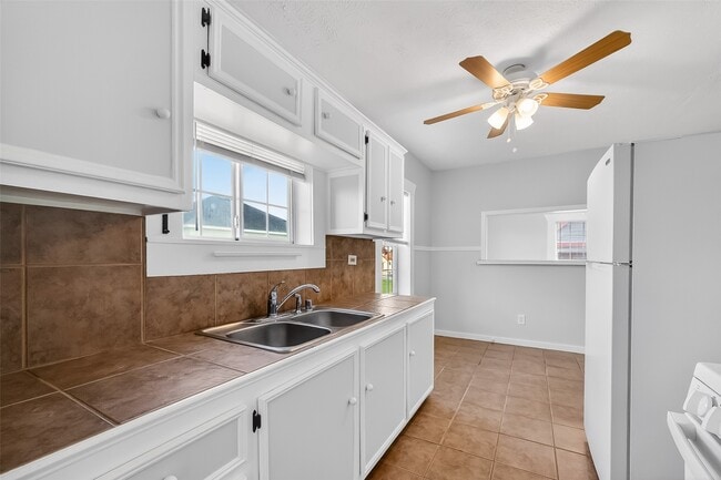 Building Photo - 2316 Freeman St