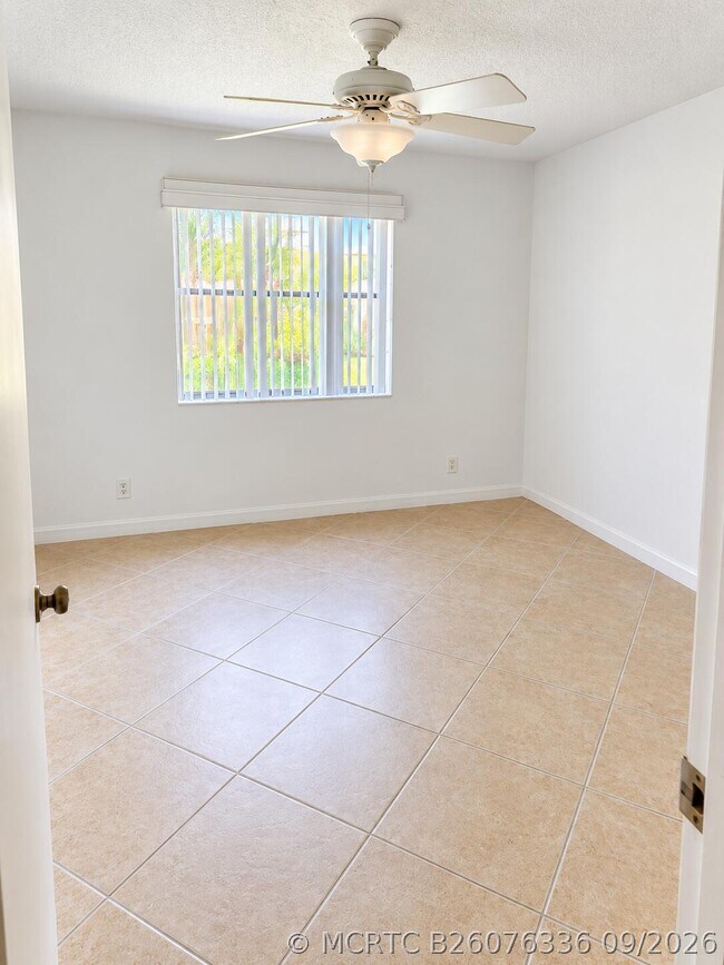 Building Photo - 283 Springdale Cir