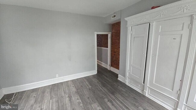 Building Photo - 3246 W Huntingdon St