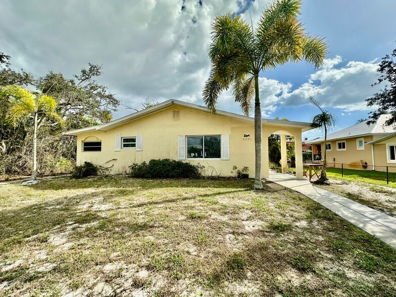 Building Photo - 4241 Tarpon Ave