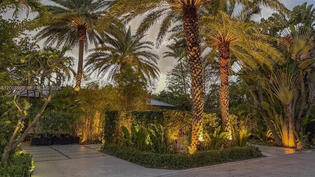 Building Photo - 2440 N Shore Terrace