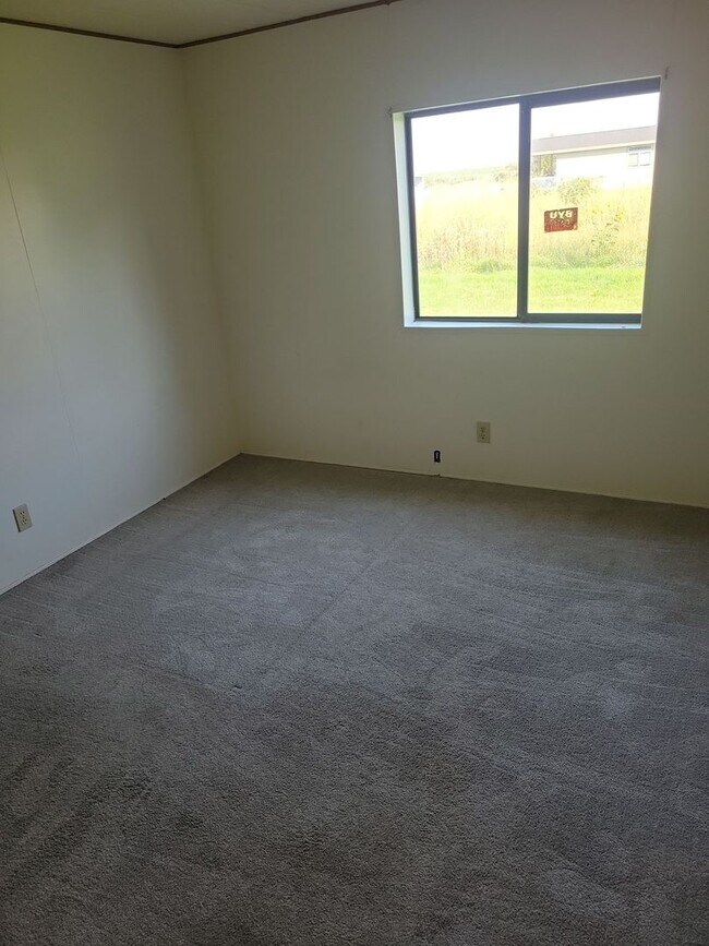 Building Photo - 4 bedroom, 2 bathroom house for rent in Richfield, ID
