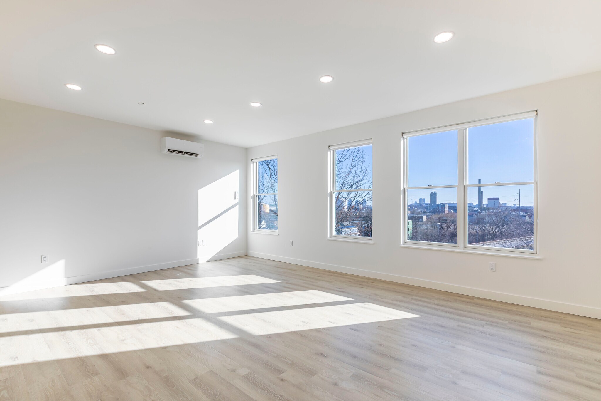 Building Photo - 319 Broadway