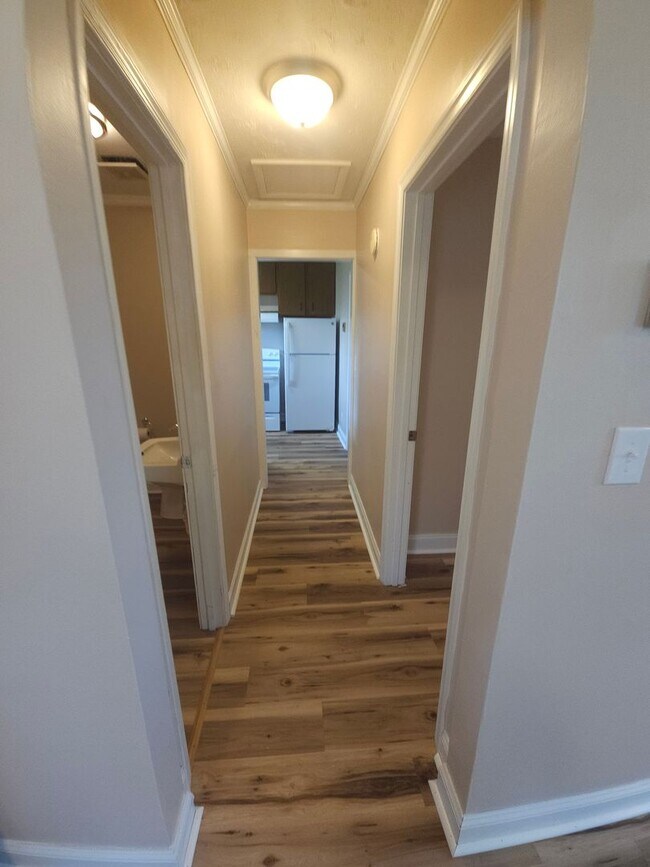 Building Photo - Newly Remodeled Cottage near downtown, walk to Kardinal Hall, Sticks & Health Food Store!