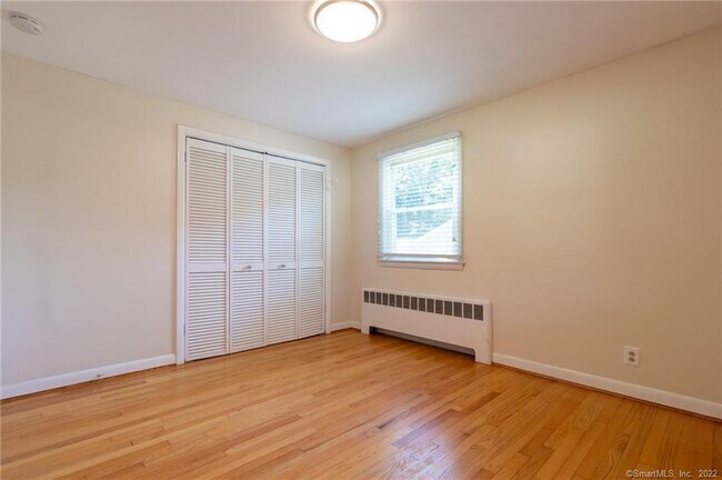 Building Photo - 10 Tanglewood Rd