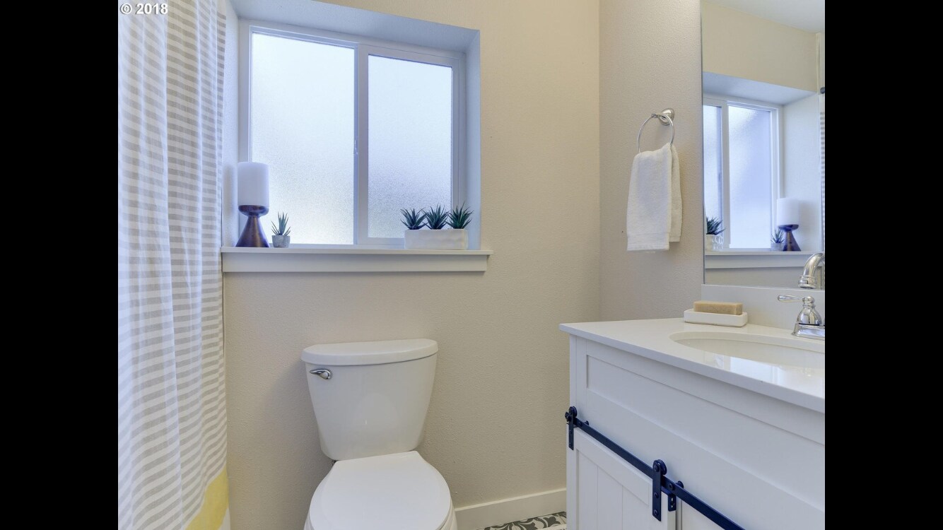 Building Photo - 8985 SW Center St