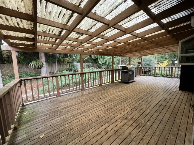 Covered deck - 10409 NE 130th St