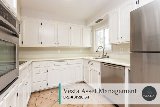 Building Photo - Spacious 4-Bedroom Home in a Desirable Concord Neighborhood