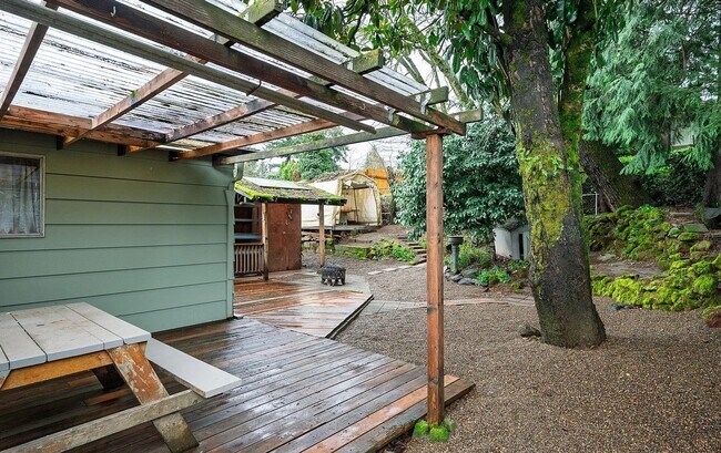 Building Photo - Remodeled 3 Bedroom, 1 Bath Home with Fenced Yard