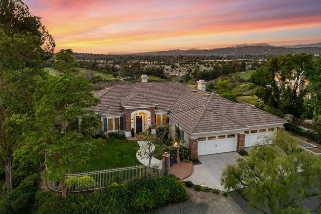 Building Photo - 2309 Skyline Dr