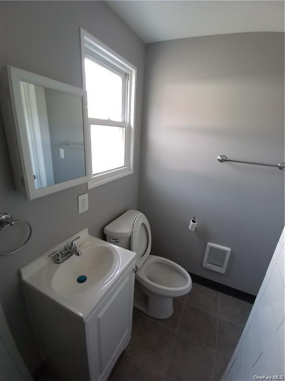 Building Photo - 11-15-15 W Main St