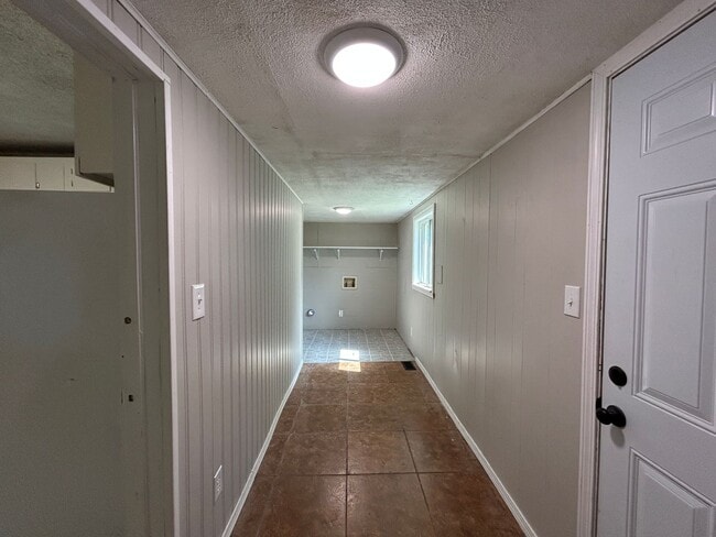 Building Photo - 2 Bed 1 Bath House - Walking Distance to D...