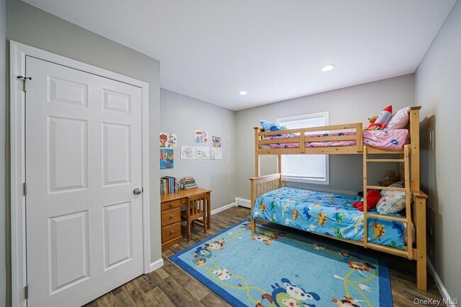 Building Photo - 130 5th Ave